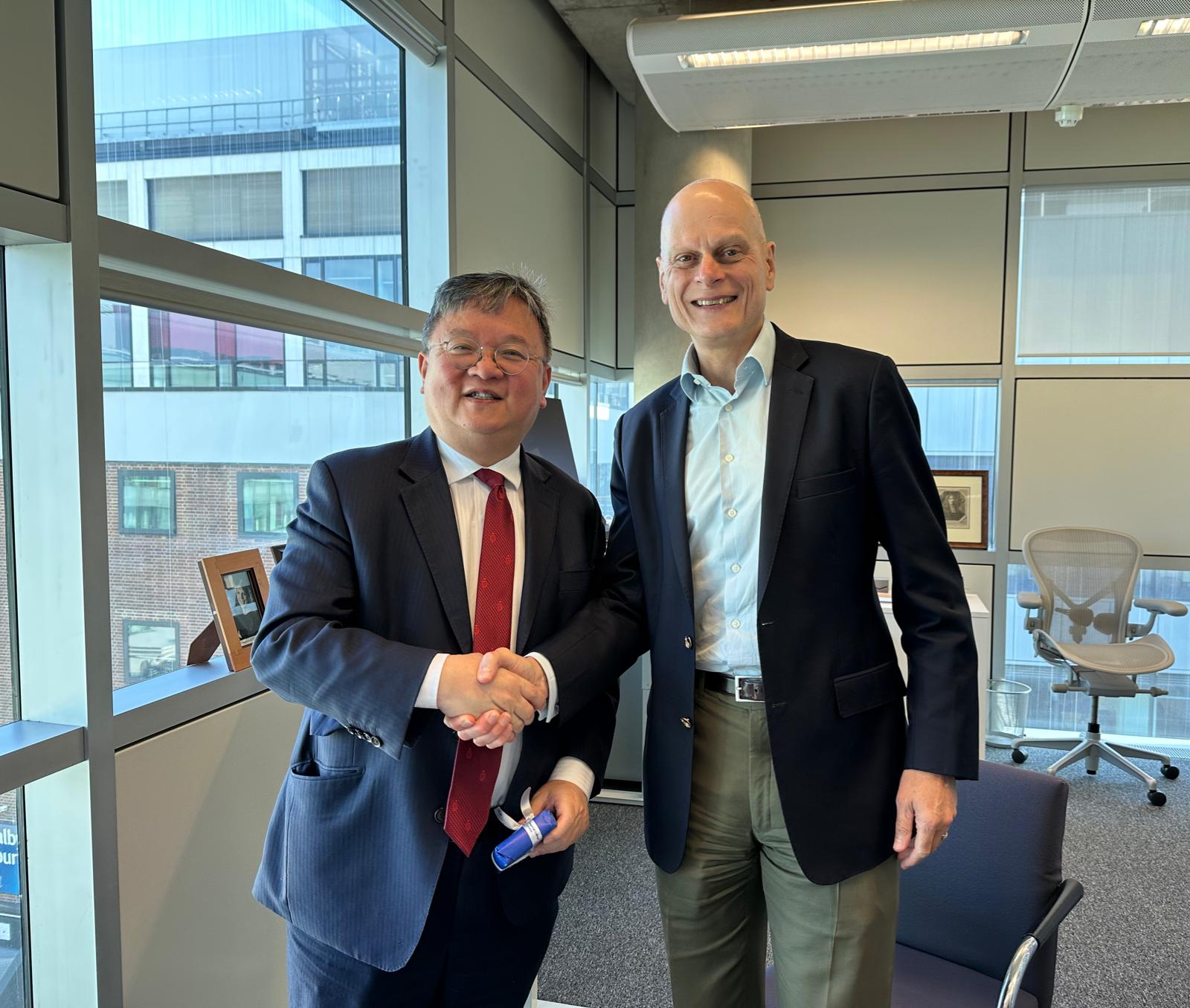 Prof Yike Guo and Prof Ian Walmsley, Provost of Imperial